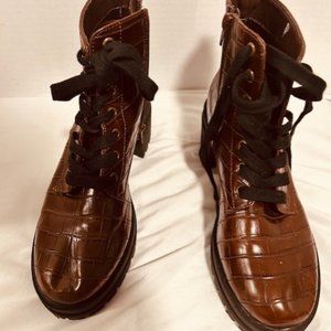 RED TOP CHUNKY WOMEN BOOTS SIZE 9